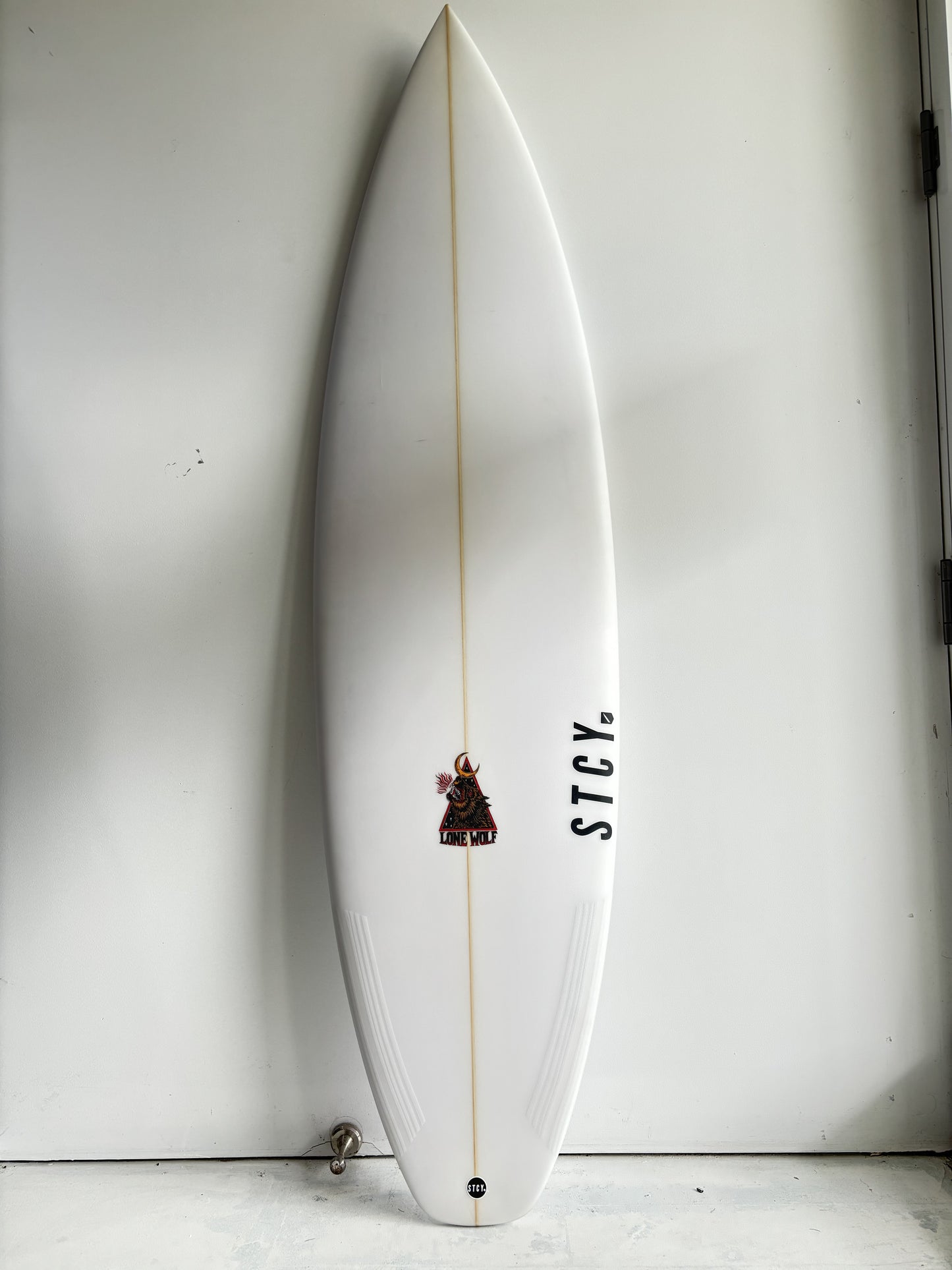 LONE WOLF 5'11 at 31.5L - Futures (873448)
