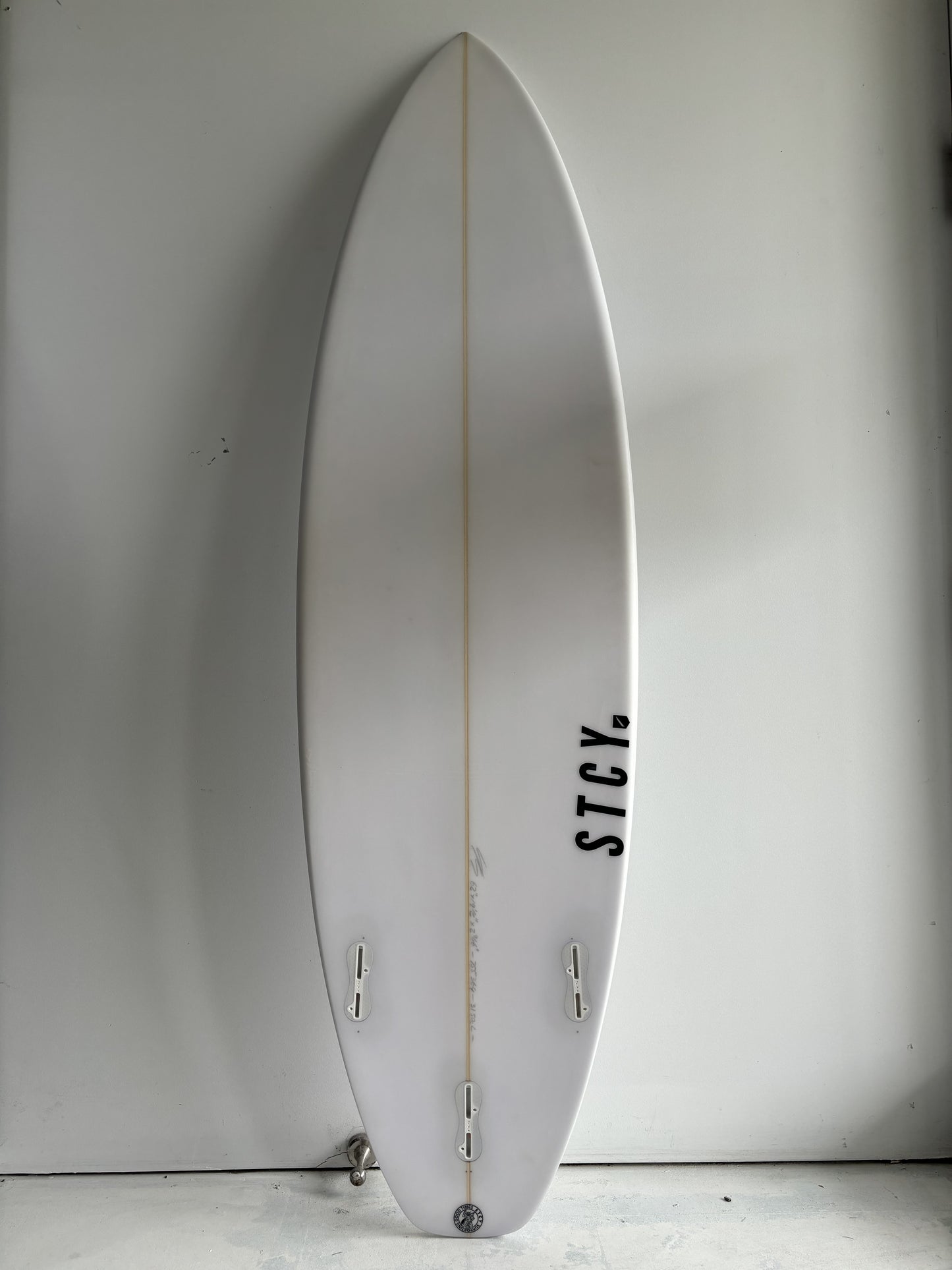 LONE WOLF 5'11 at 31.5L - Futures (873448)